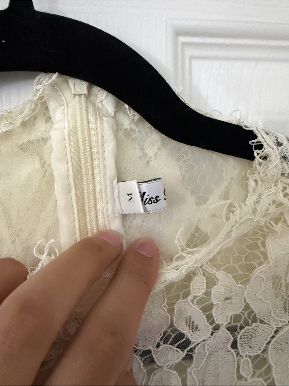 Ivory Lace Maxi Dress with Feminine Bell Sleeves - Picture 2 of 8